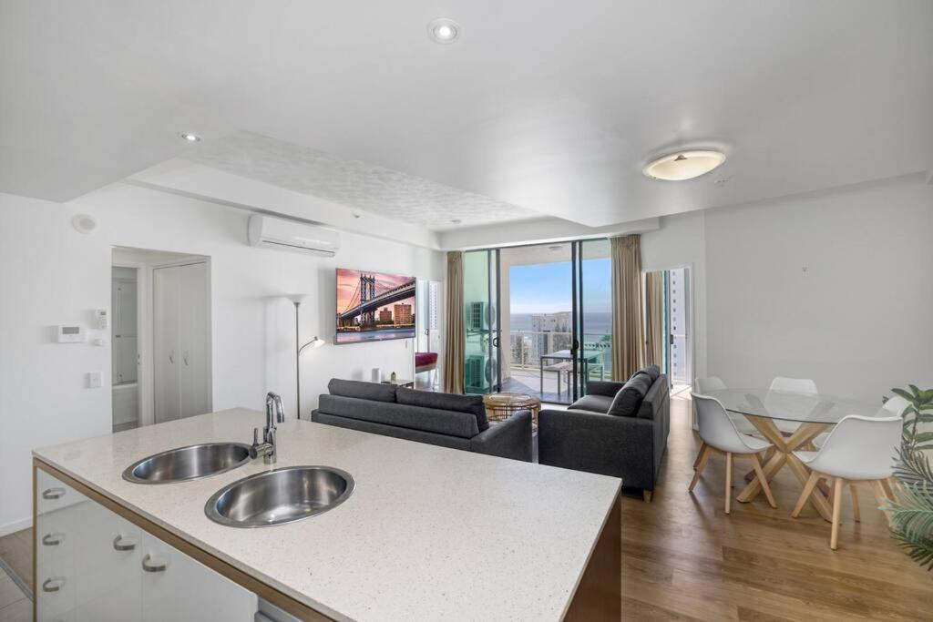 Mantra High Floor Beach Front Apartment Apartment Gold Coast