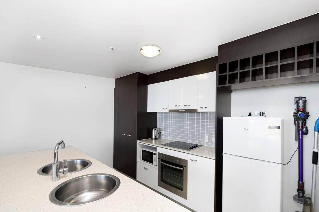 Mantra High Floor Beach Front Apartment * Gold Coast