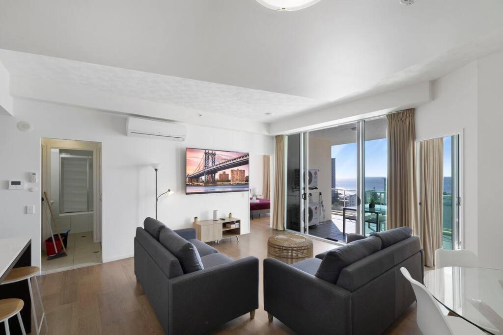 Mantra High Floor Beach Front Apartment